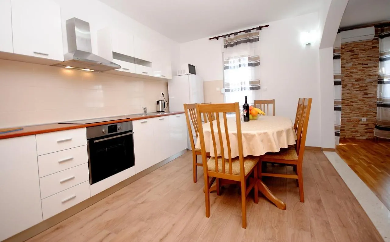 Spacious Apartment Antea Kastela Croatia