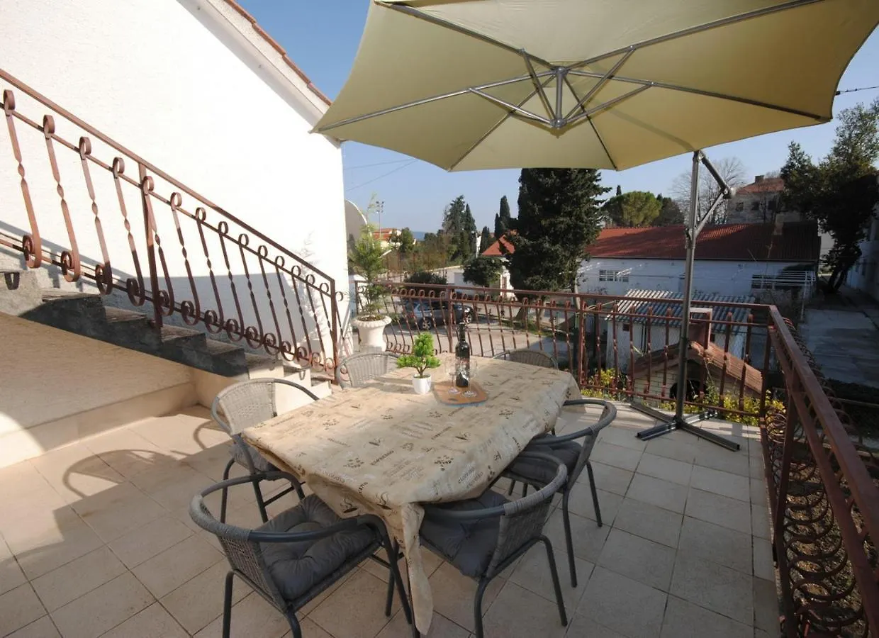 Spacious Apartment Antea Kastela