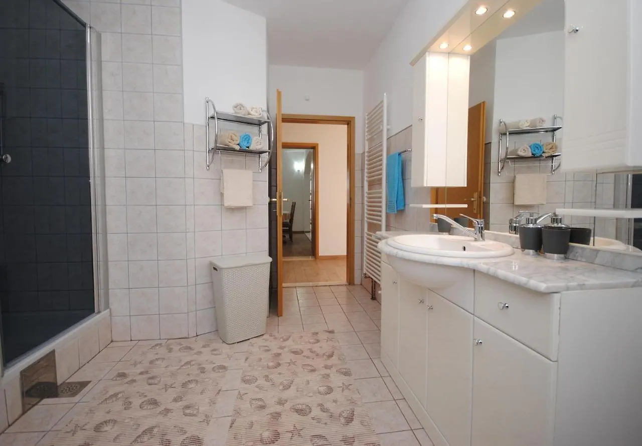 Spacious Apartment Antea Kastela Croatia
