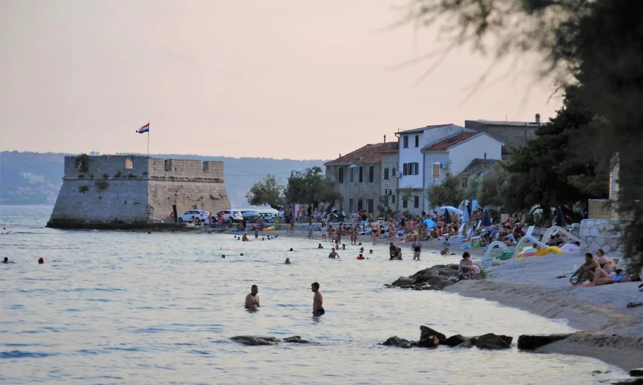 Spacious Apartment Antea Kastela Croatia