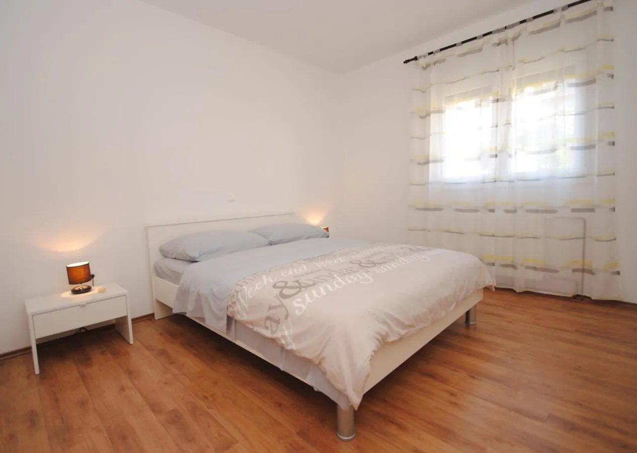 Spacious Apartment Antea Kastela