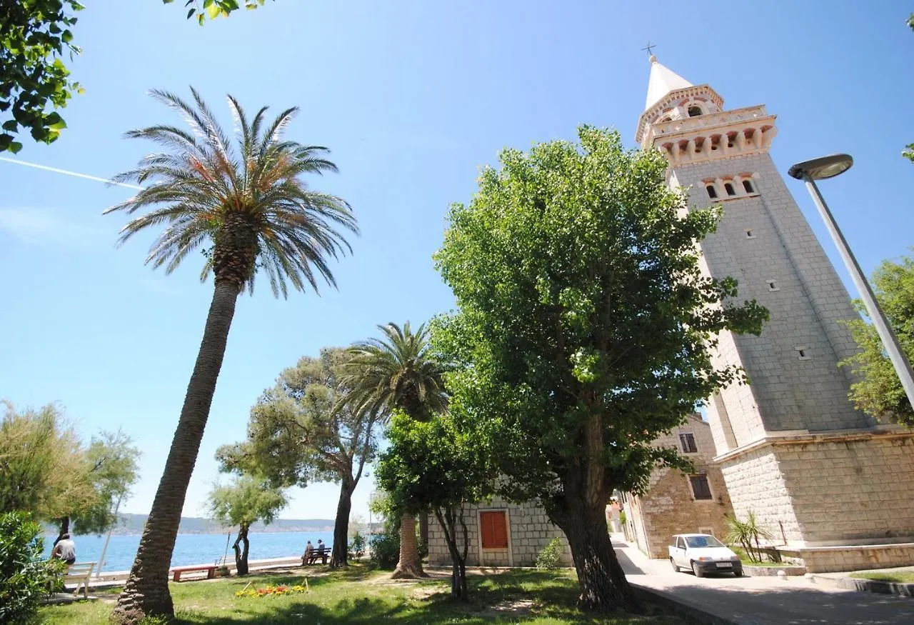 Spacious Apartment Antea Kastela