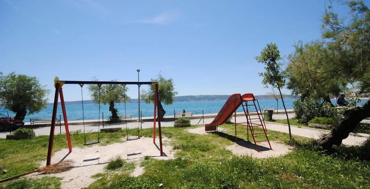 Spacious Apartment Antea Kastela