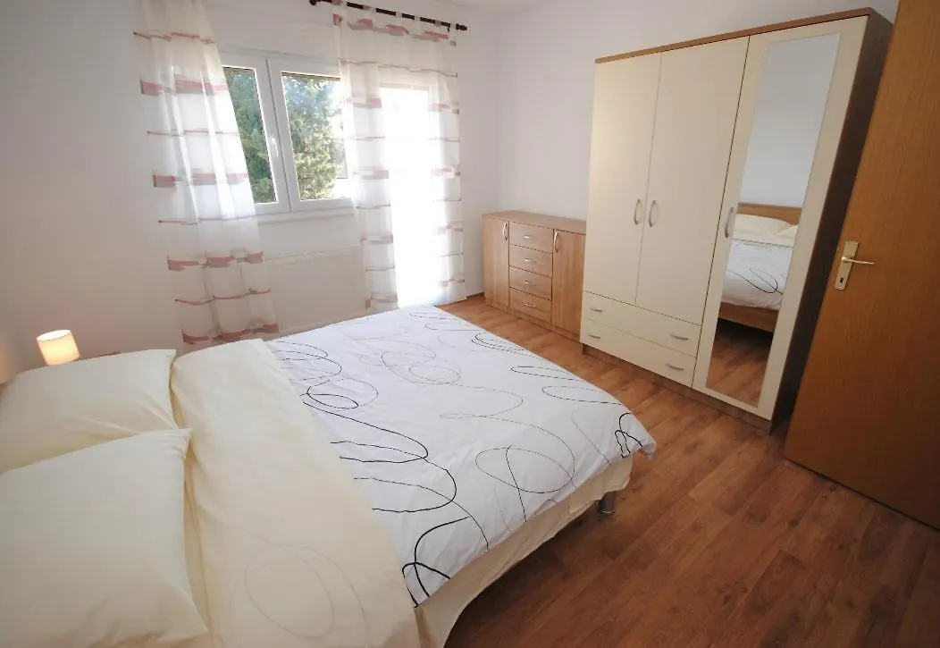 Spacious Apartment Antea Kastela
