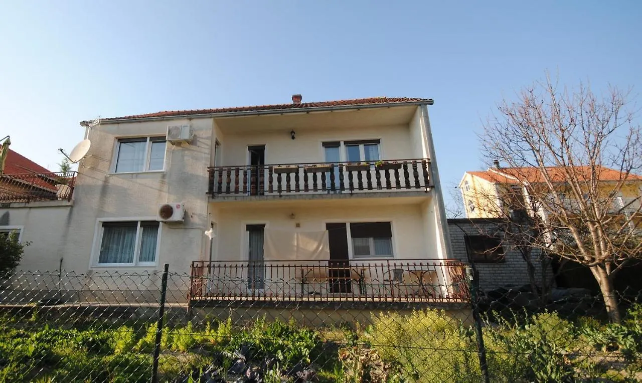 Spacious Apartment Antea Kastela