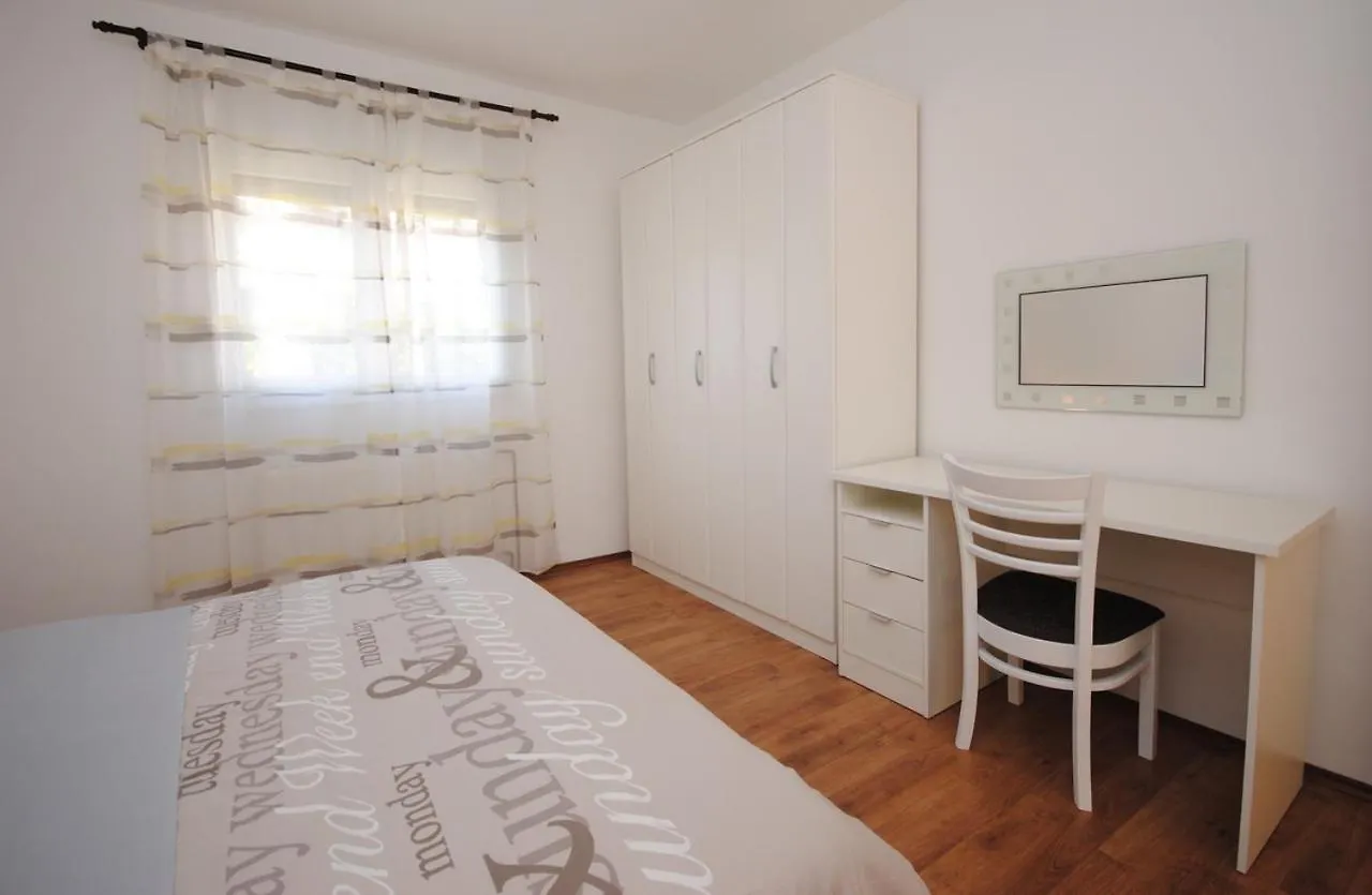 Spacious Apartment Antea Kastela