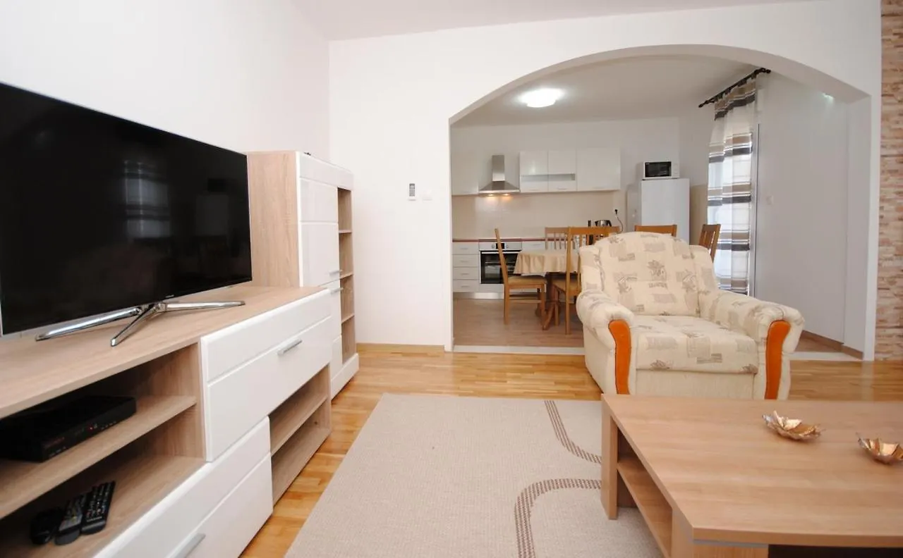 Spacious Apartment Antea Kastela