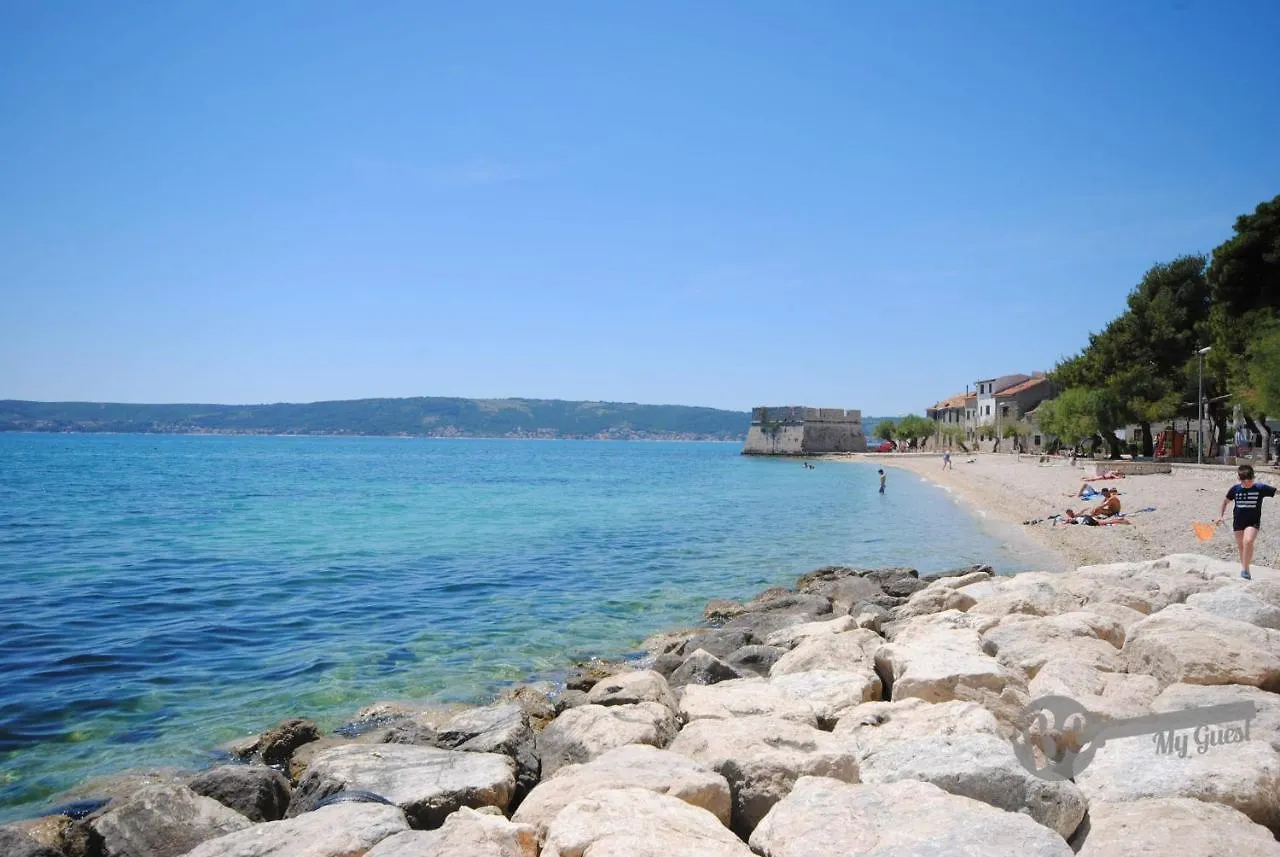 Spacious Apartment Antea Kastela