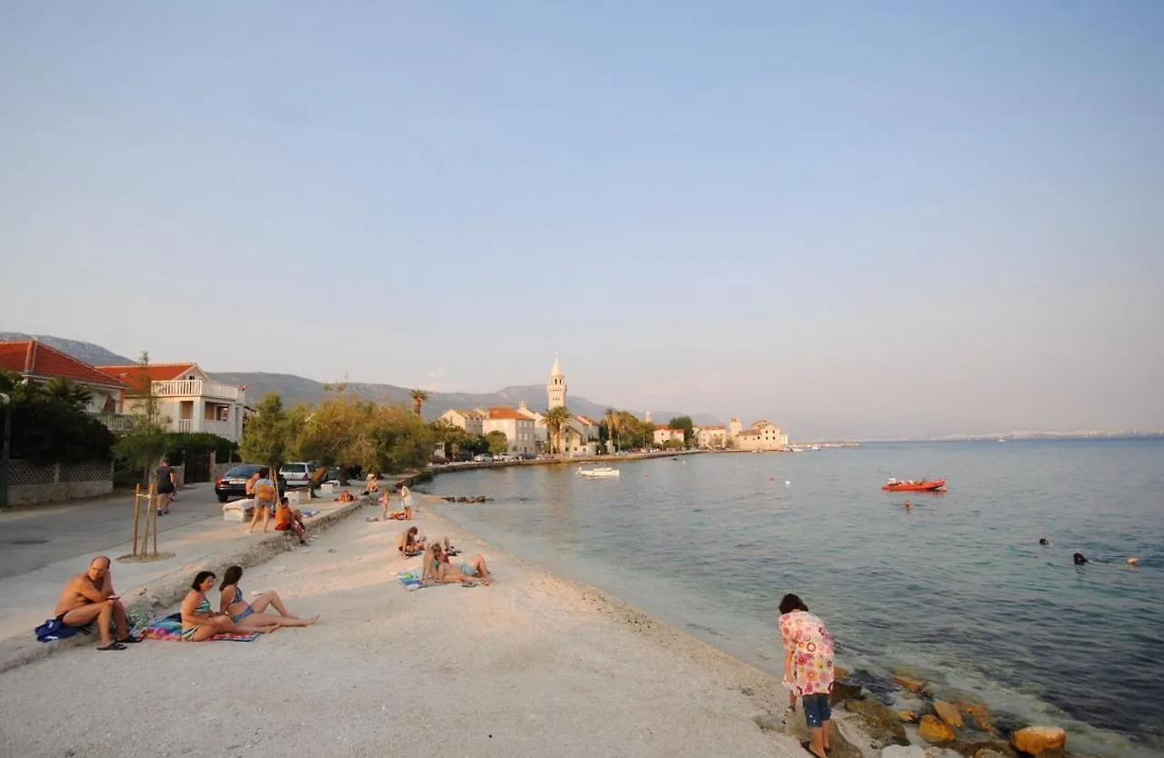 Spacious Apartment Antea Kastela
