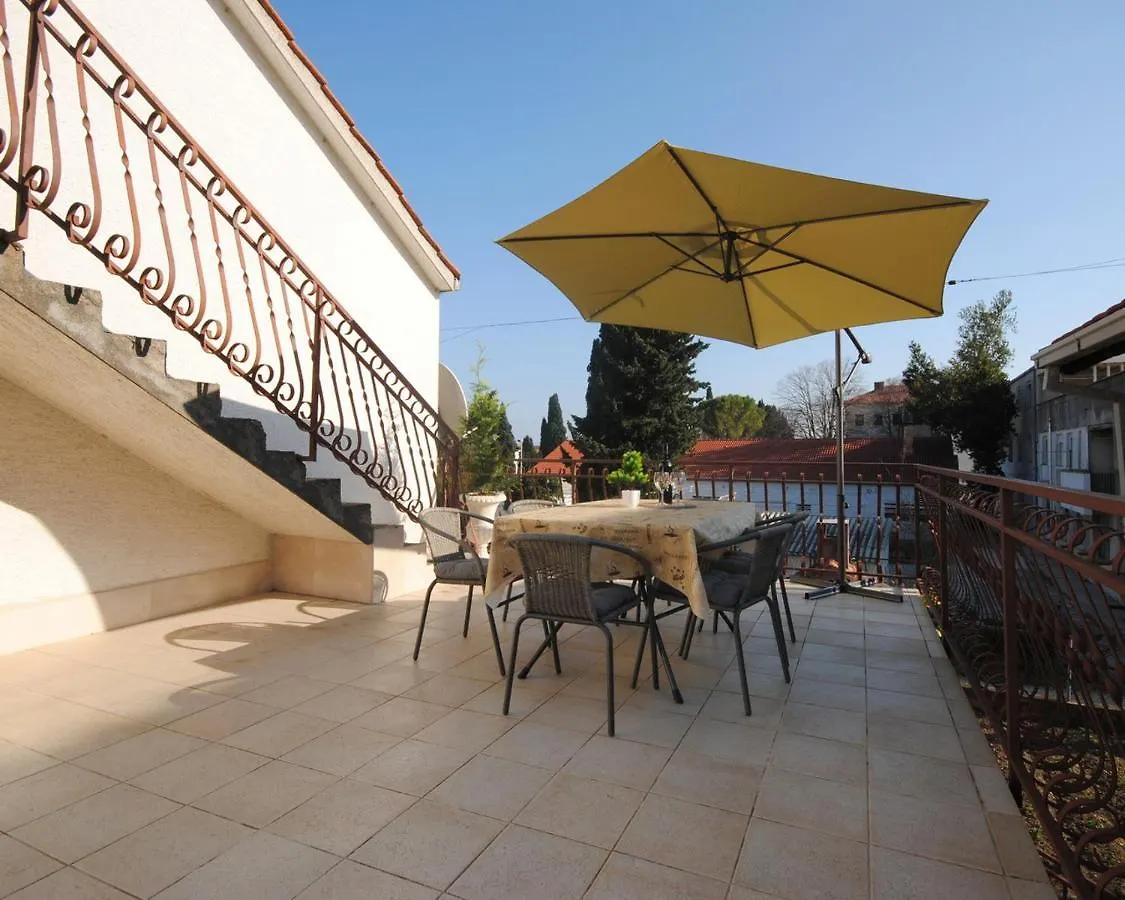Spacious Apartment Antea Kastela