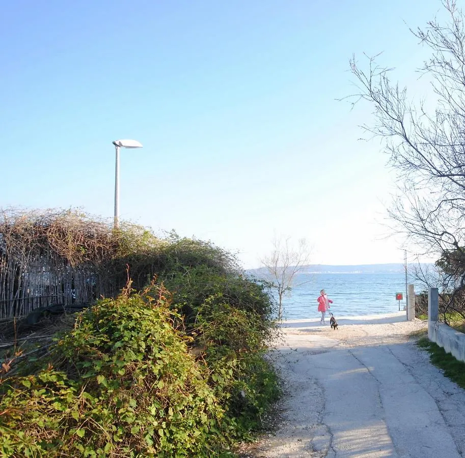 Spacious Apartment Antea Kastela