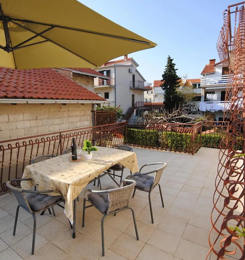Spacious Apartment Antea Kastela